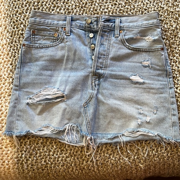 Levi’s light denim mini skirt size 27 - Picture 1 of 3